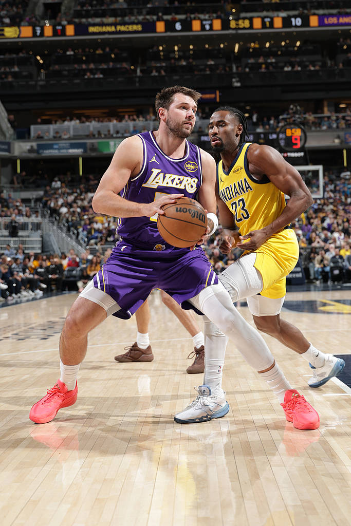 大爆预警！湖人首节45分 东契奇单节打满12中8砍下21分